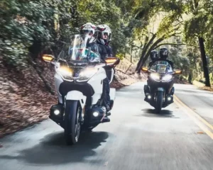 Read more about the article Kawasaki vs Honda: Which Motorcycle is Right for You?