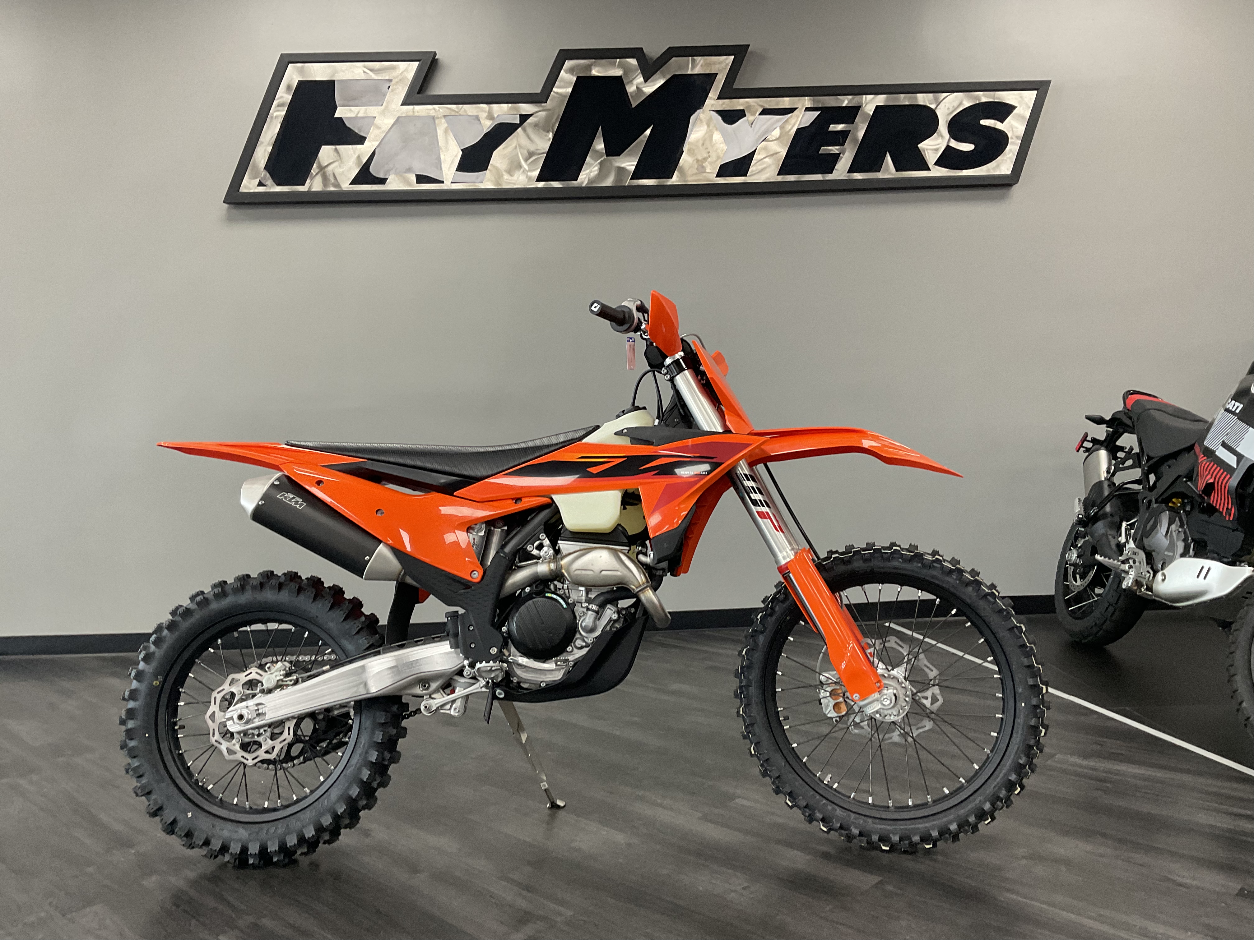 2025 KTM 250 XC-F New Units - KTM Dirt Bike