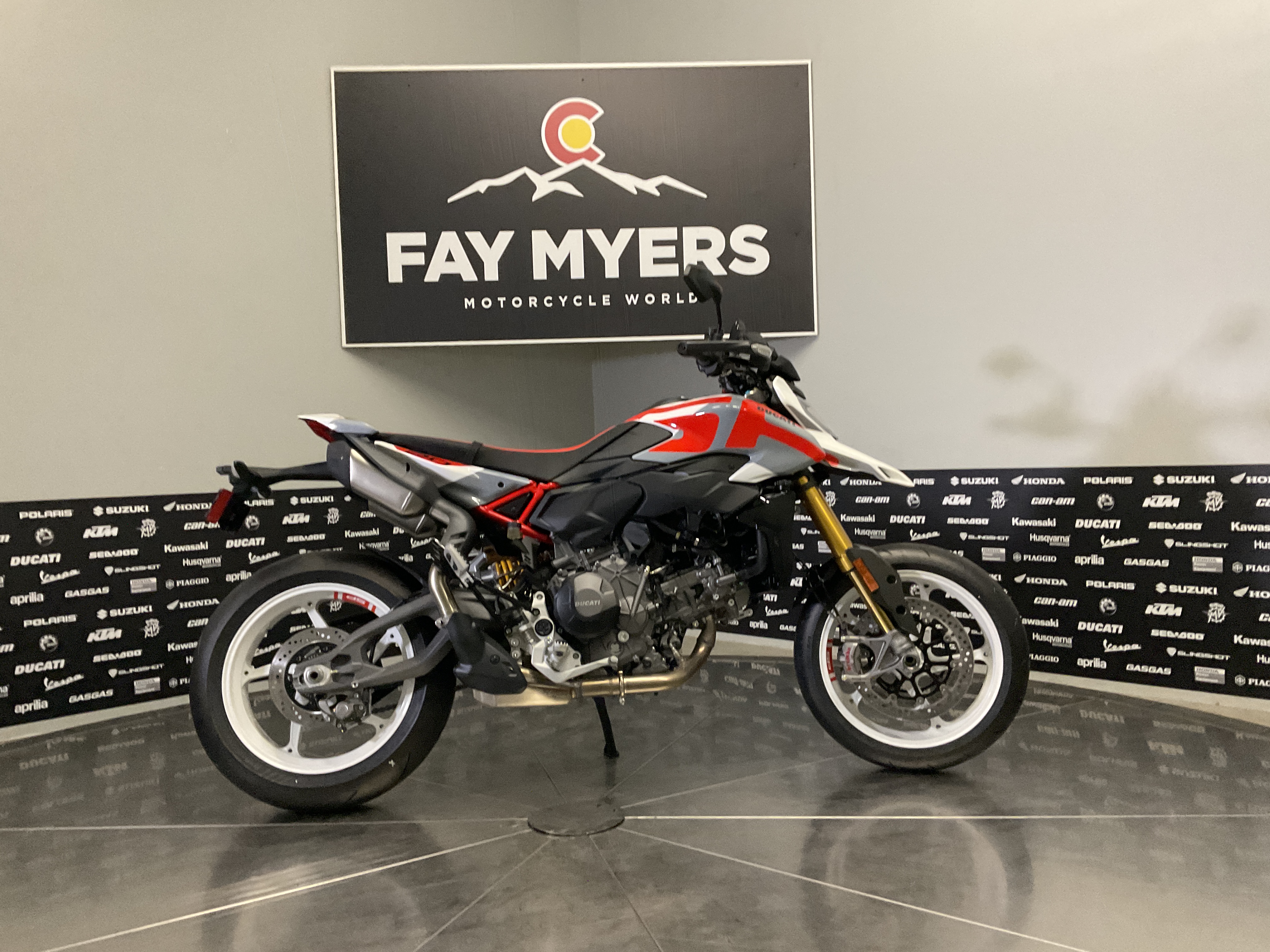 2027 DUCATI HYPERMOTARD V2 SP New Units - Ducati Motorcycle