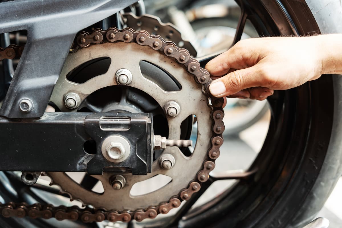 You are currently viewing Chain vs. Shaft vs. Belt Drive Motorcycles: Pros, Cons, and Maintenance