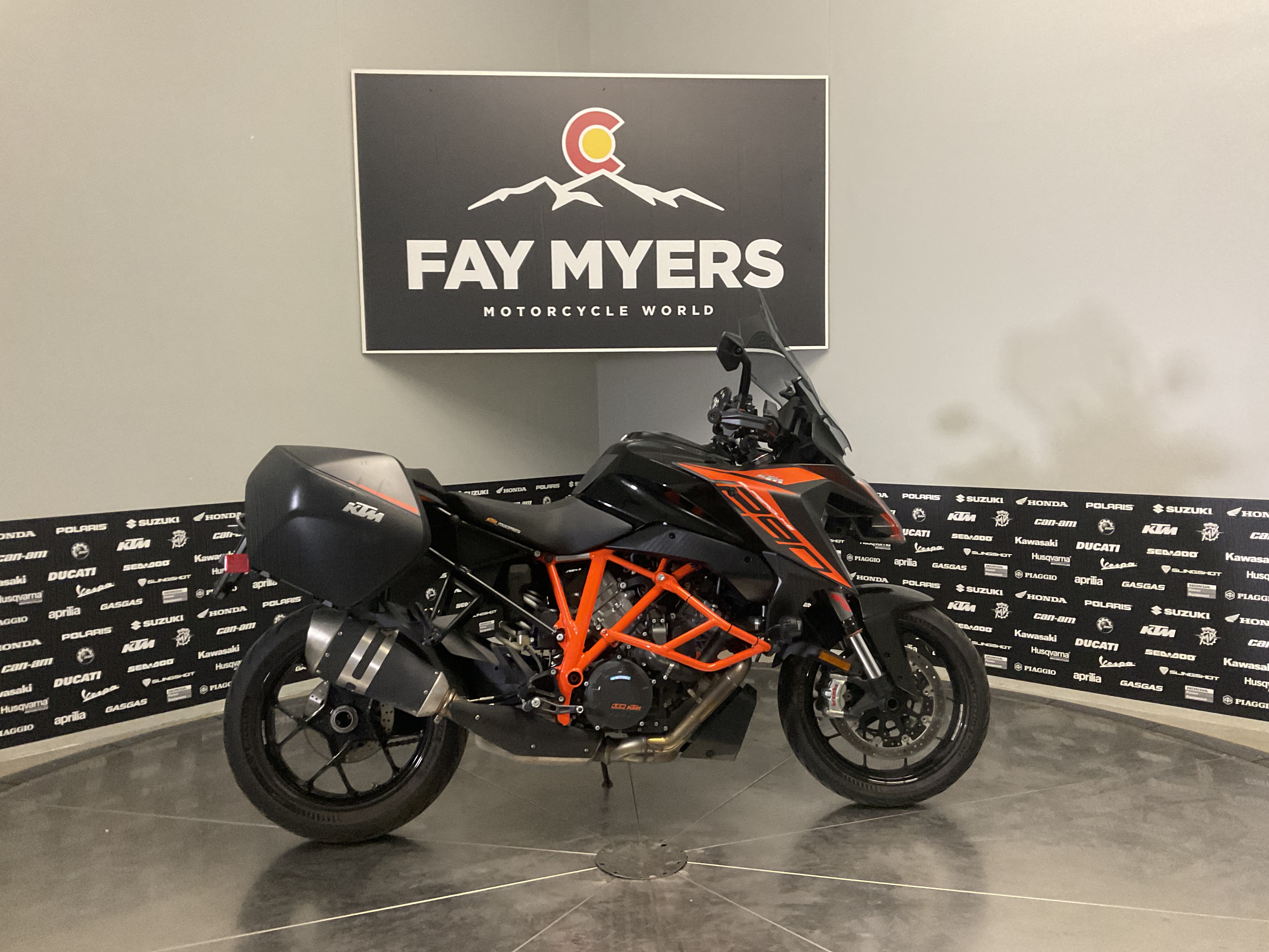 2019 KTM 1290 SUPERDUKE GT — photo 1 of 10