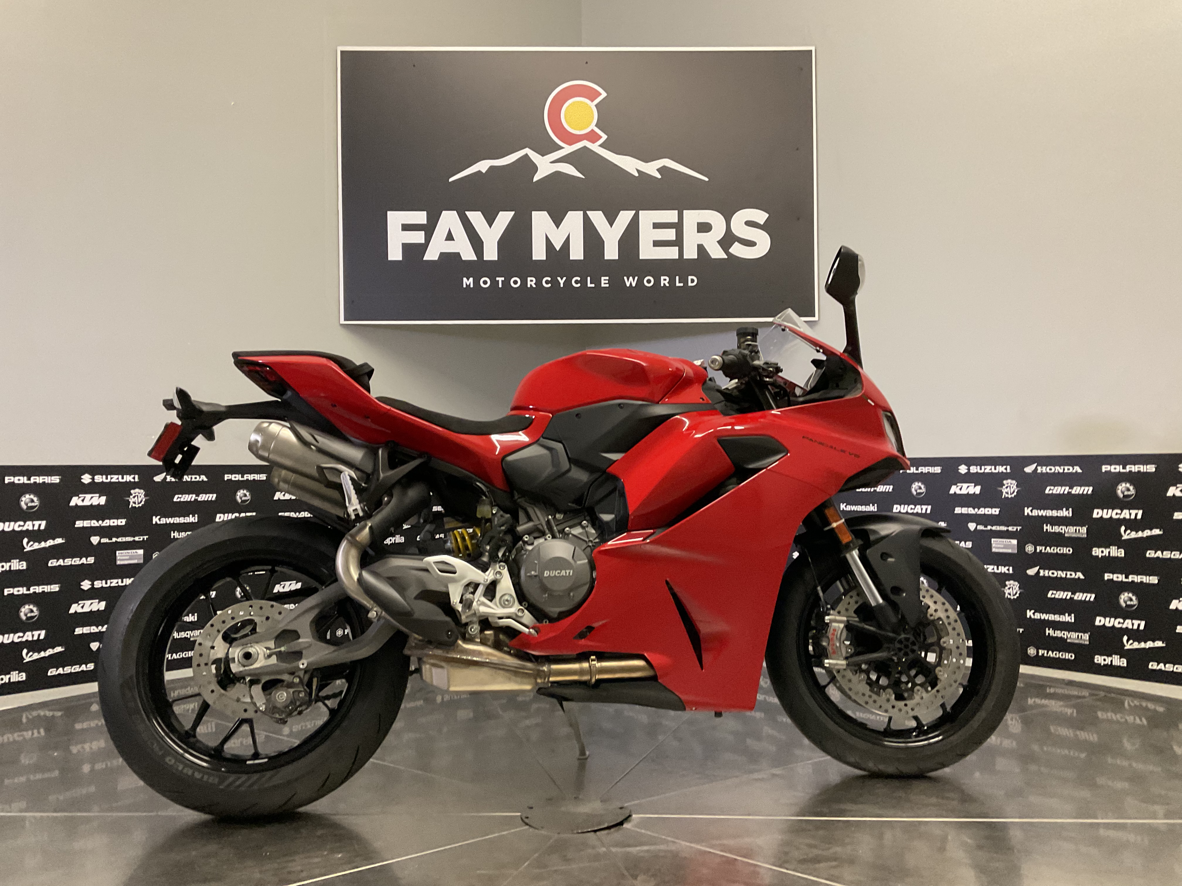 2027 DUCATI PANIGALE V2 New Units - Ducati Motorcycle