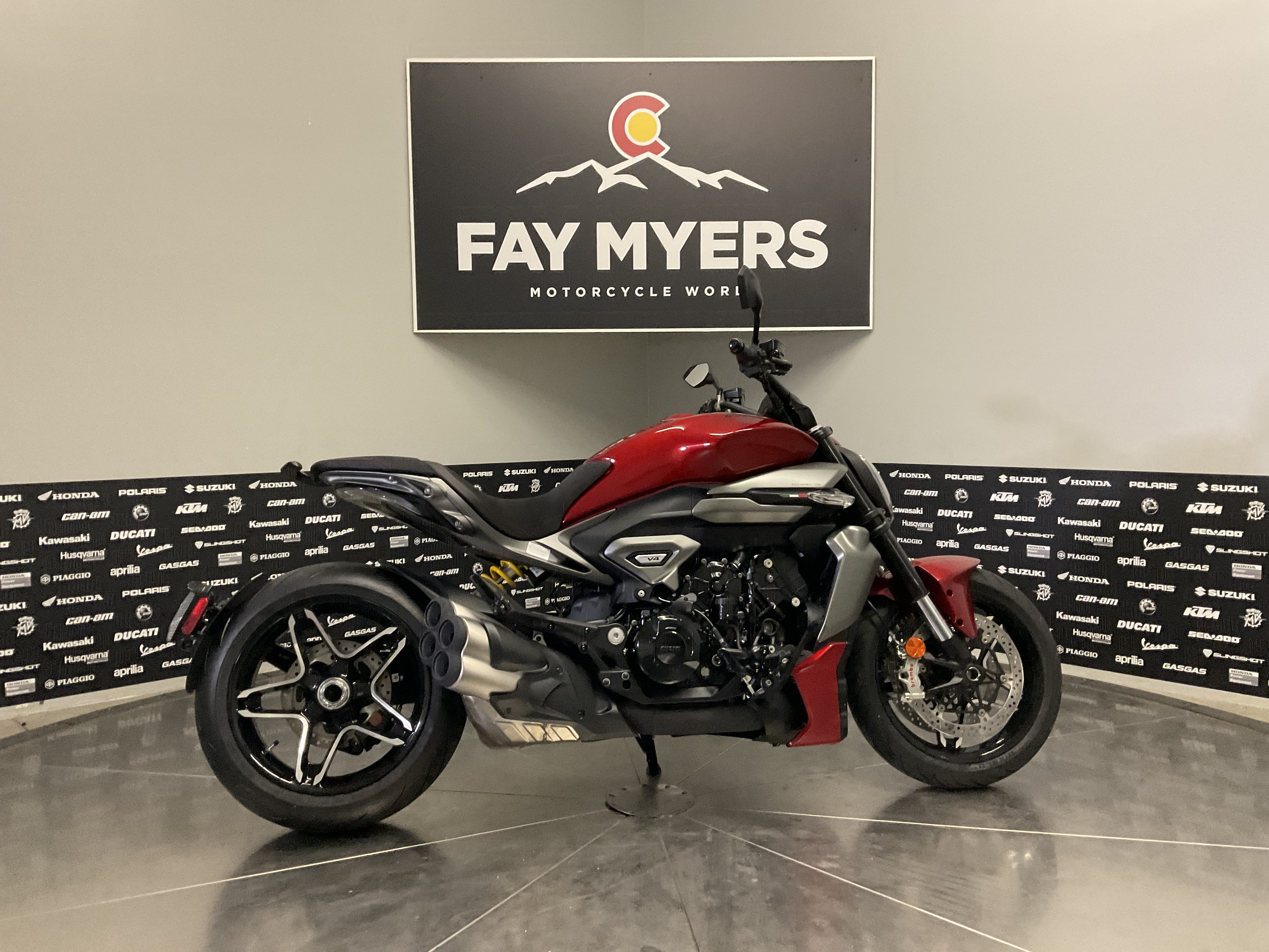 2027 DUCATI X DIAVELV4 New Units - Ducati Motorcycle