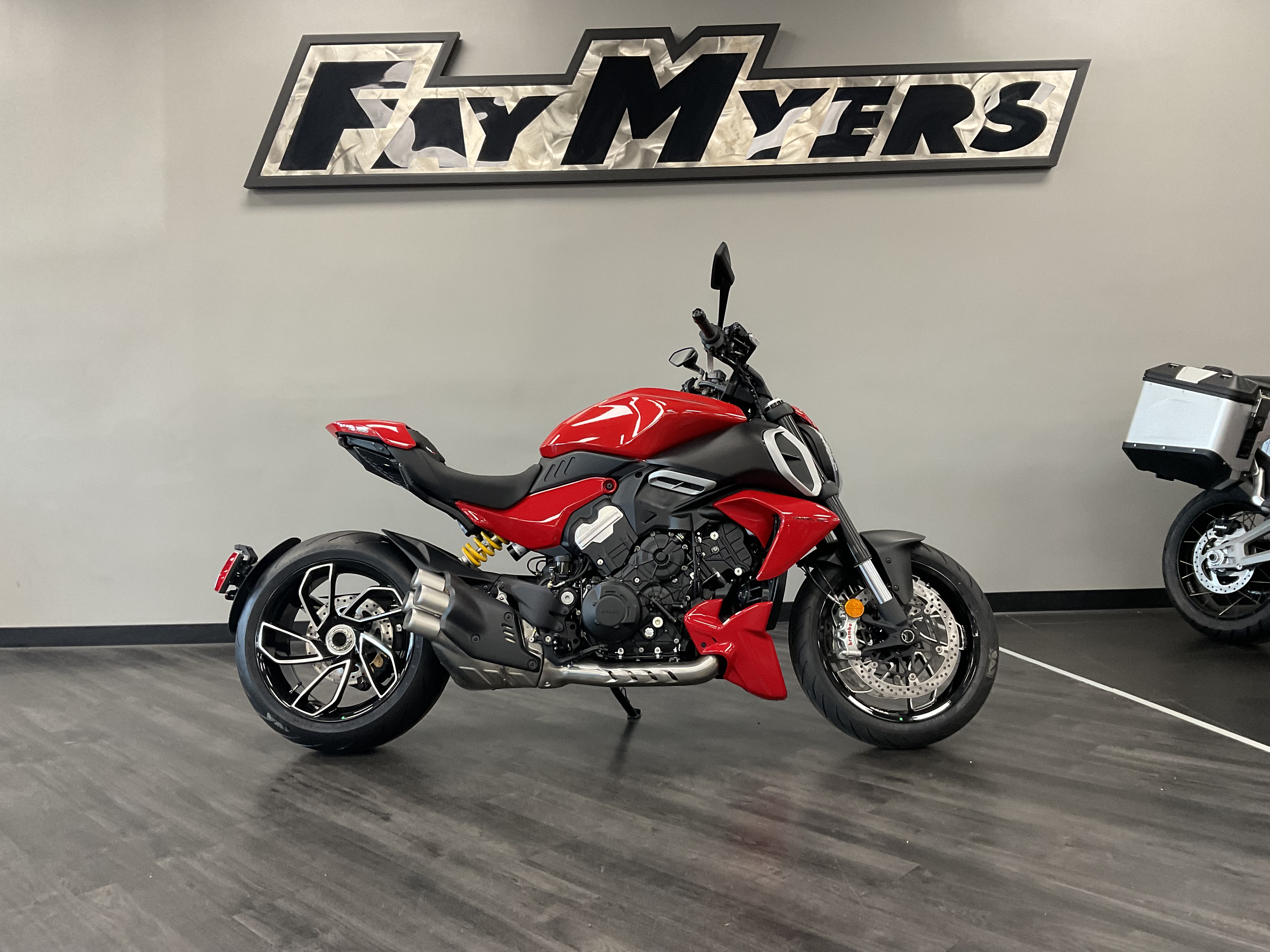 2026 Ducati DIAVEL V4 Base — photo 1 of 10