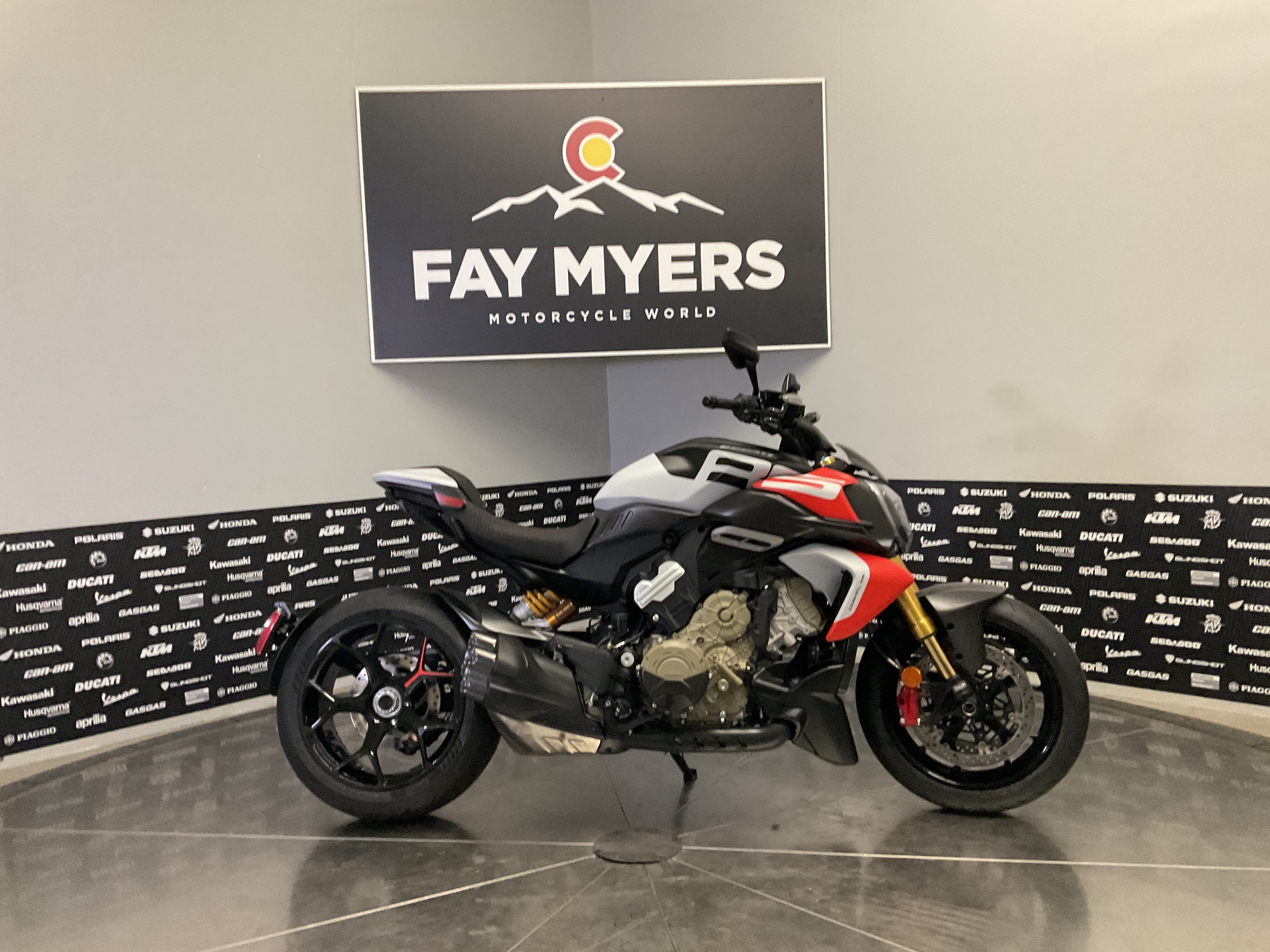 2027 DUCATI DIAVEL V4 RS New Units - Ducati Motorcycle