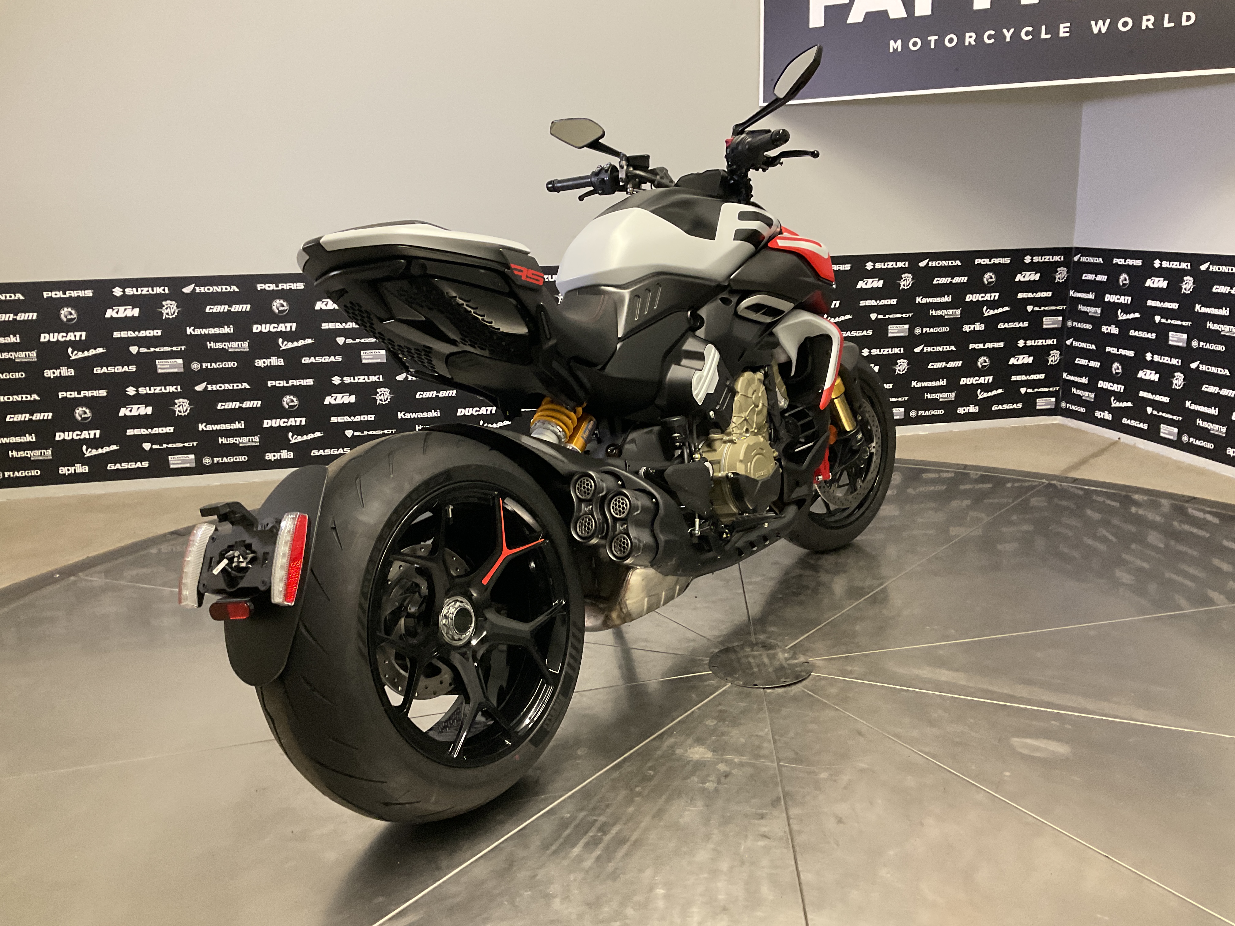 2027 DUCATI DIAVEL V4 RS New Units - Ducati Motorcycle