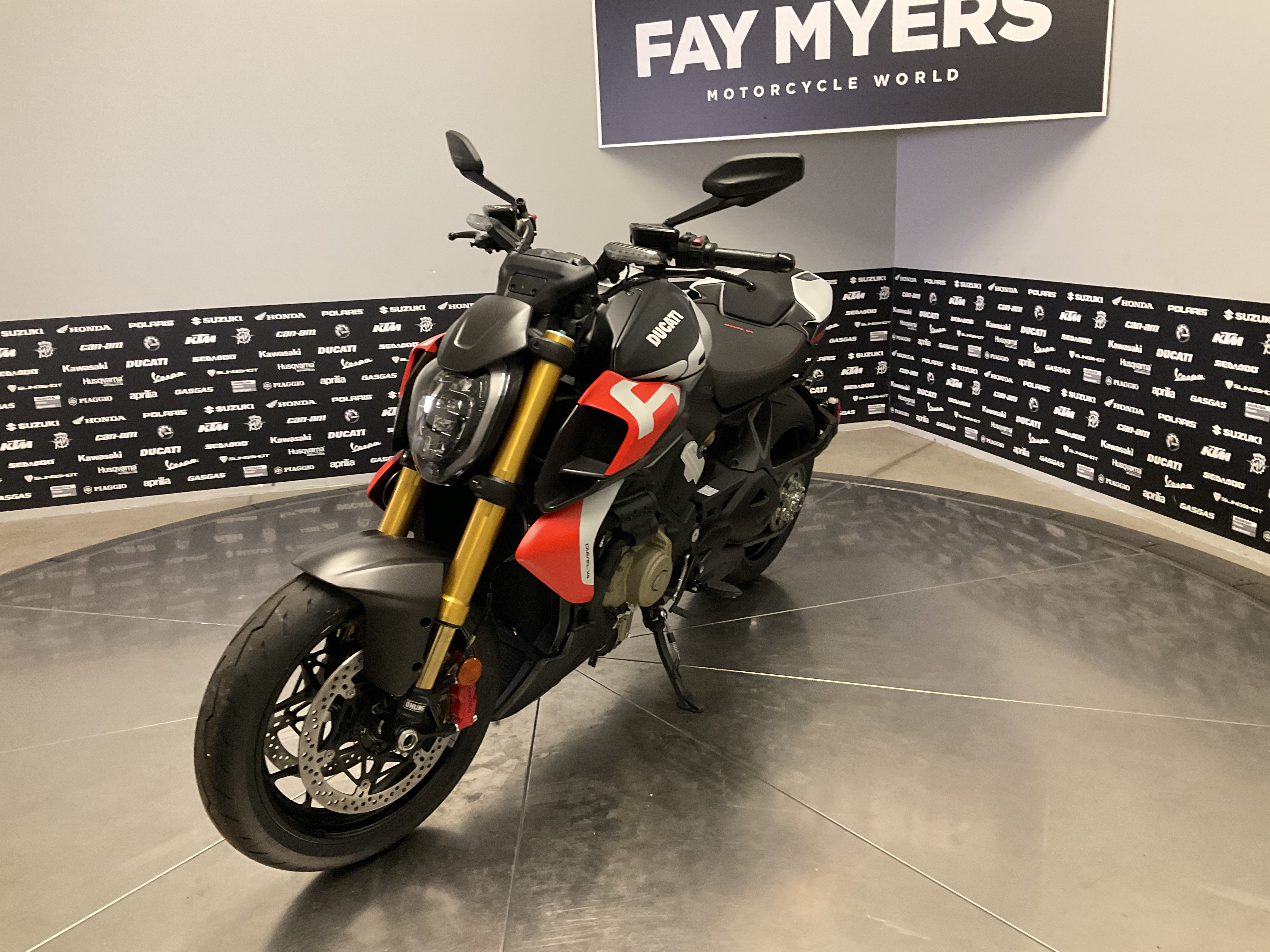 2027 DUCATI DIAVEL V4 RS New Units - Ducati Motorcycle