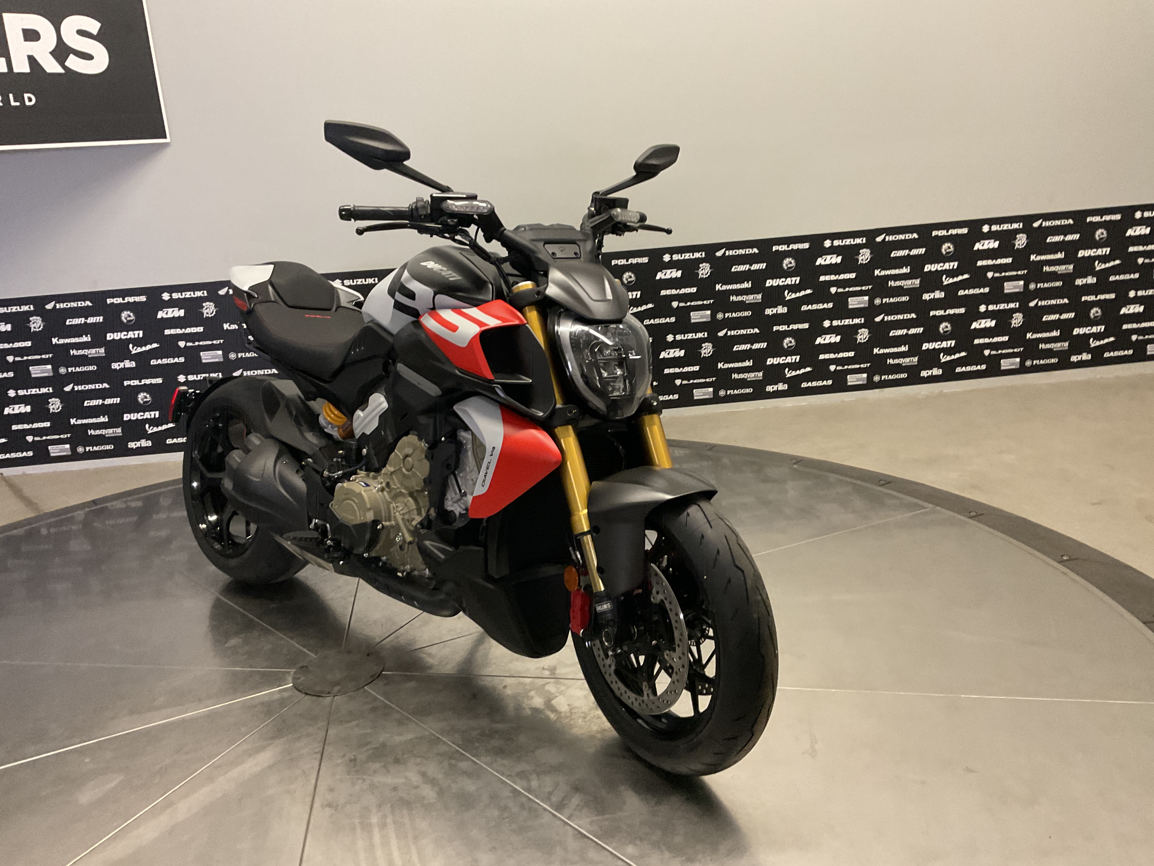 2027 DUCATI DIAVEL V4 RS New Units - Ducati Motorcycle