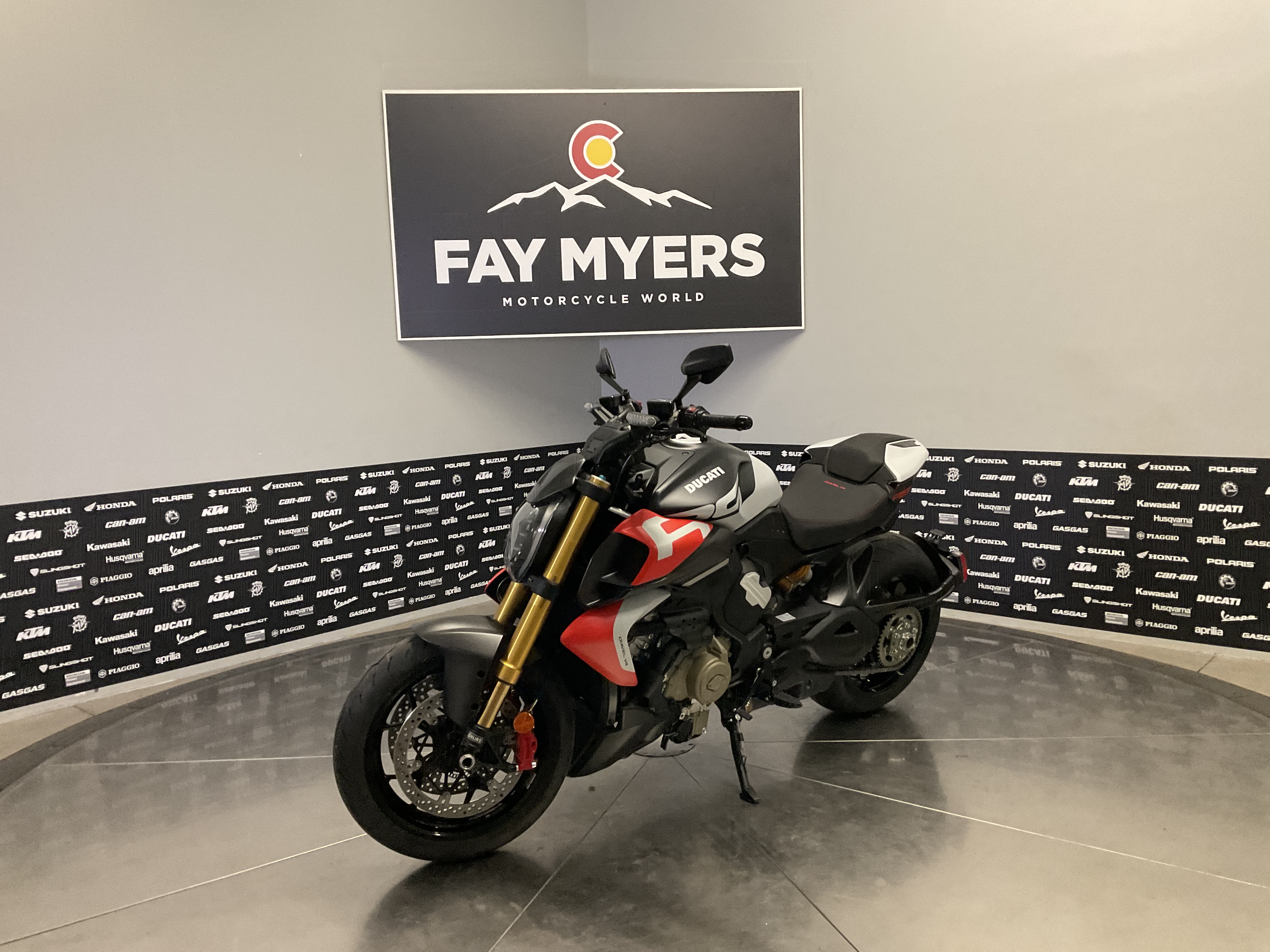 2027 DUCATI DIAVEL V4 RS New Units - Ducati Motorcycle