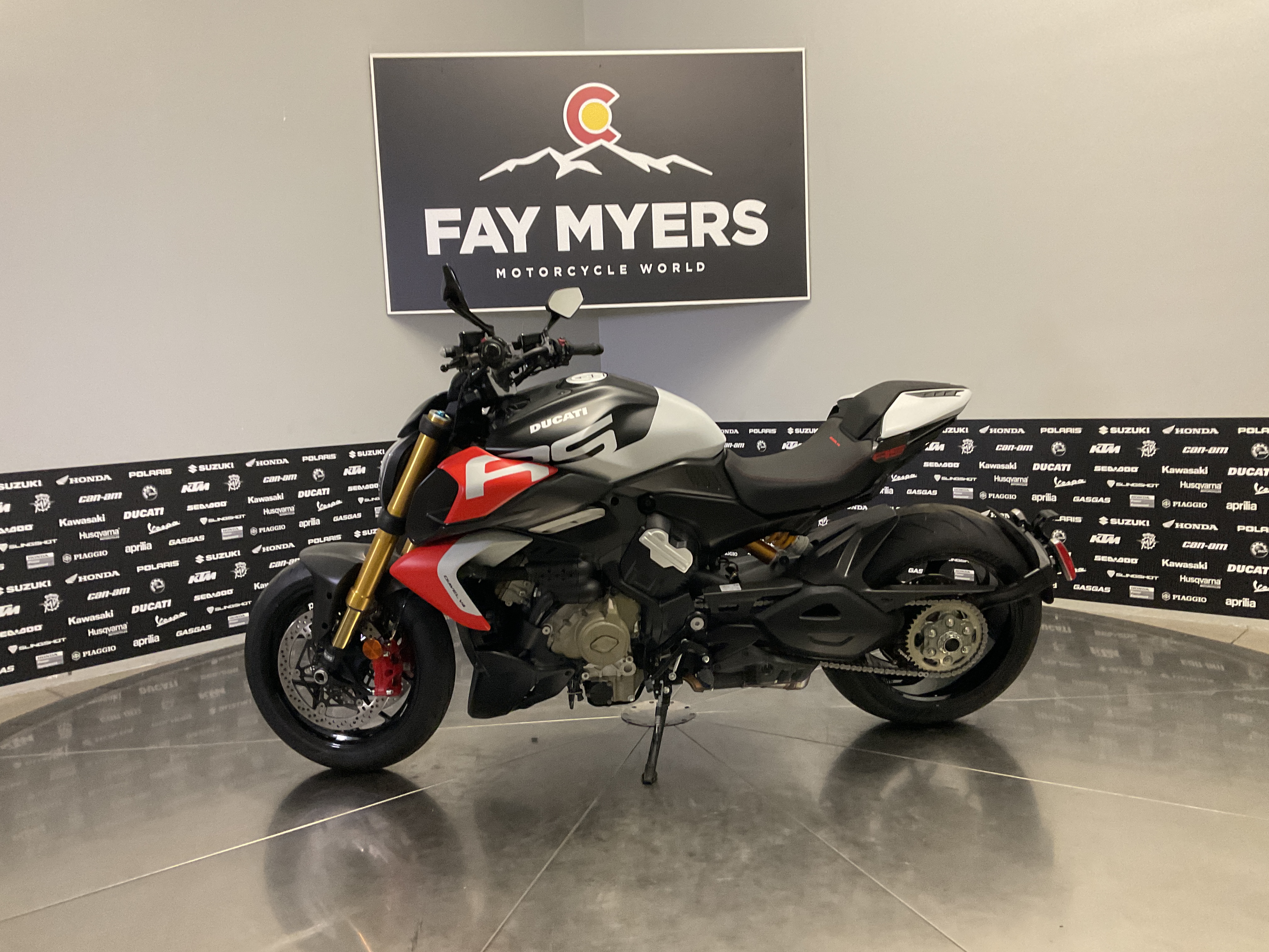 2027 DUCATI DIAVEL V4 RS New Units - Ducati Motorcycle
