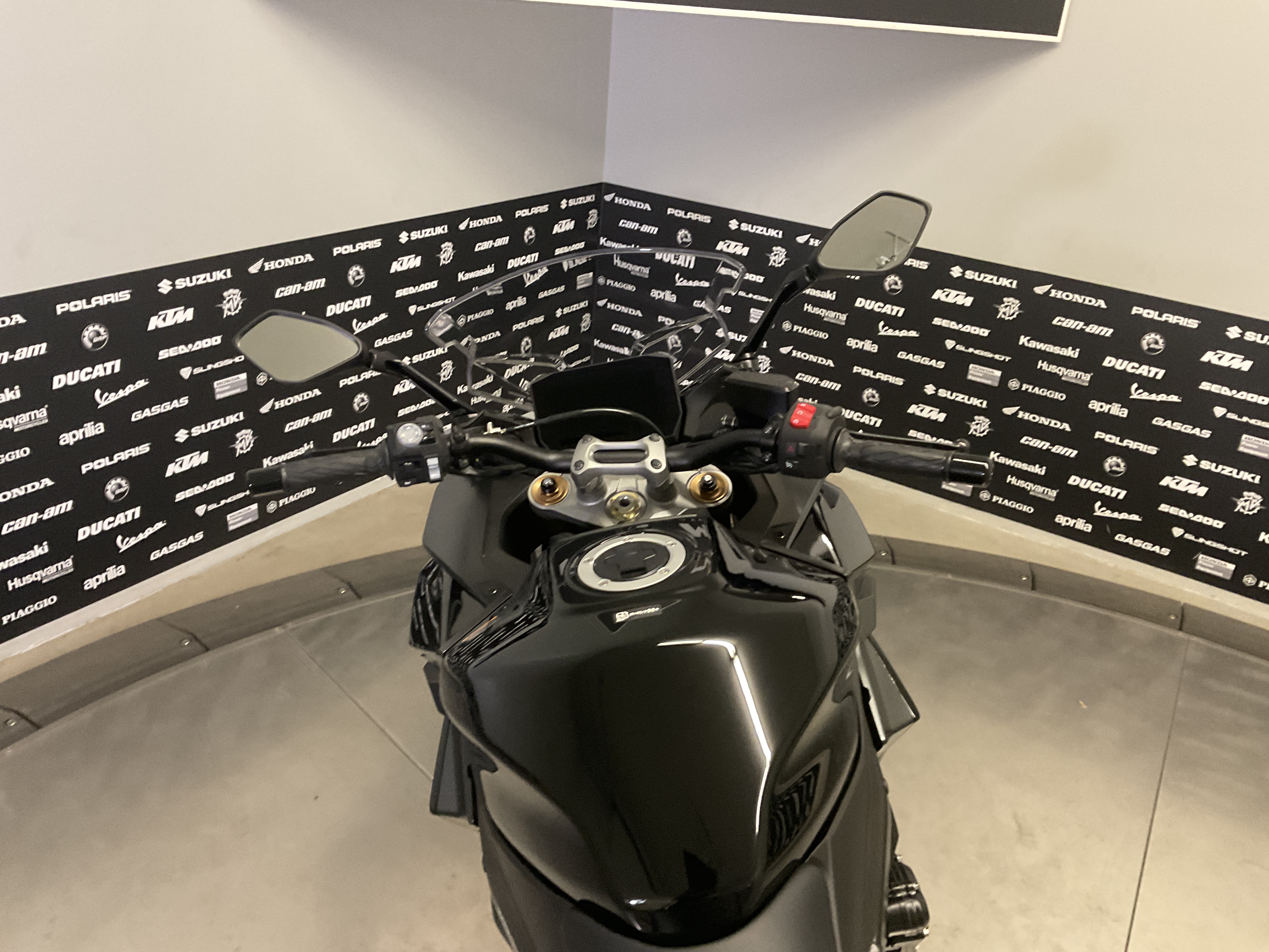 2027 SUZUKI GSX-S1000GT+ New Units - Suzuki Motorcycle